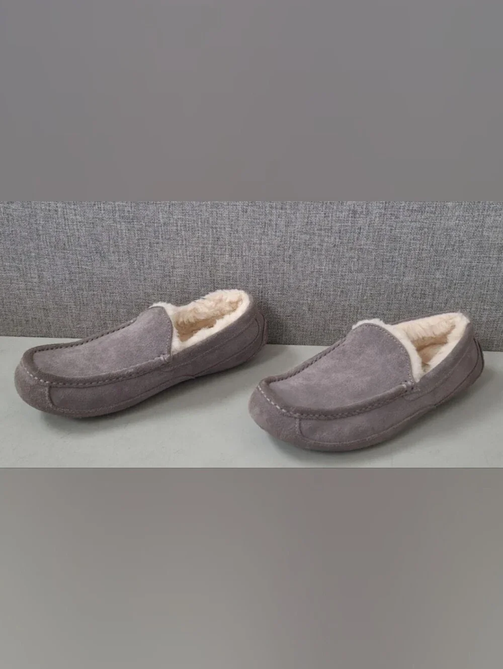 UGG® Ascot Moccasin Suede Slippers Size 7 Used Excellent
